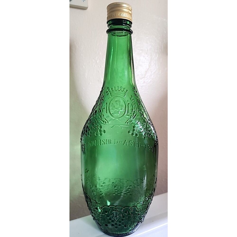 United Vintner's Green Asti 4/5 Quart Wine Bottle 4579 - Mid 60's Vintage